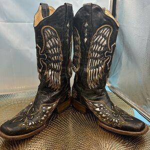 Corral men 10 cross and wing cowboy hoots